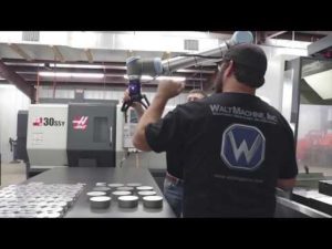 Carga cnc con brazo robótico